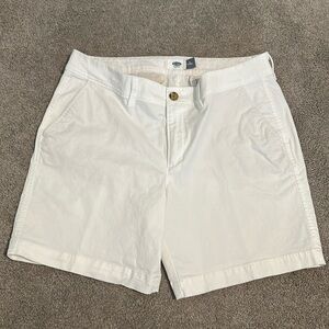 Old Navy 7” inseam white khaki shorts 8 Tall